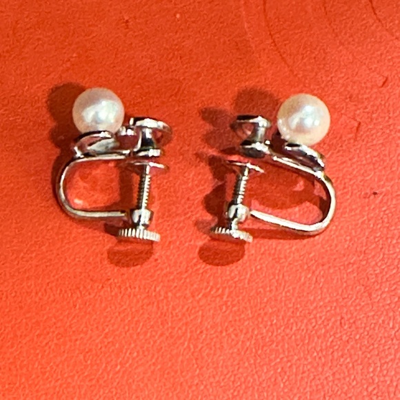 Mikimoto Silver and White Pearl Earrings
925 silver made - Picture 10 of 14